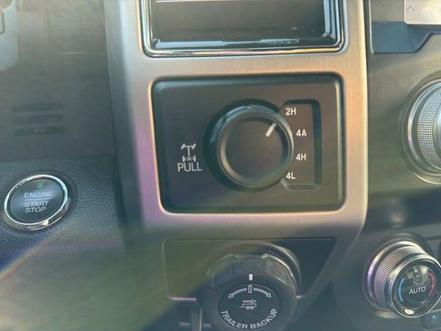 Used 2019 Ford F150 Platinum w/ Equipment Group 701A Luxury AWD/4WD image 18