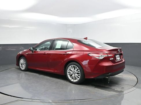 Used 2020 Toyota Camry XLE FWD image 5