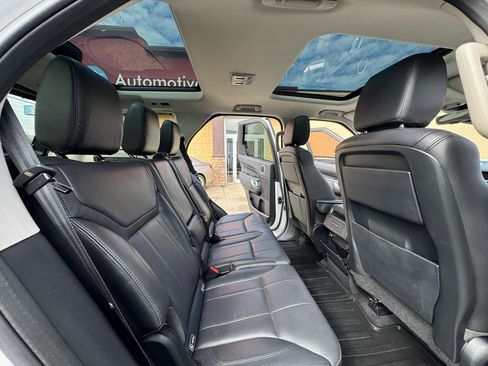 Used 2017 Land Rover Discovery SE image 22