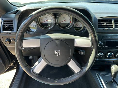 Used 2010 Dodge Challenger SE image 14