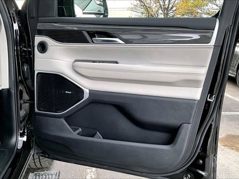 Used 2022 Jeep Wagoneer Series III w/ Premium Group I image 22