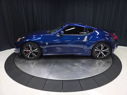 Used 2020 Nissan 370Z NISMO RWD image 10