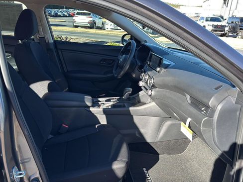 Used 2025 Nissan Sentra S image 10
