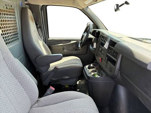 Used 2015 Chevrolet Express 2500 RWD image 12