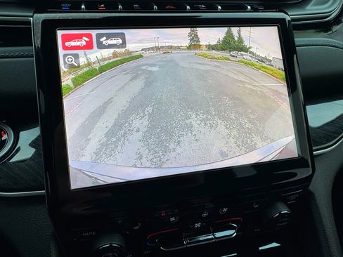 Used 2022 Jeep Grand Cherokee Trailhawk image 36