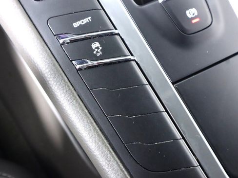 Used 2017 Porsche Macan Base image 26