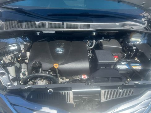 Certified 2017 Toyota Sienna Limited Premium image 11