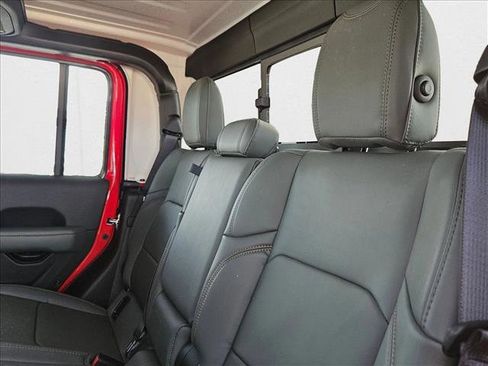 New 2025 Jeep Gladiator Mojave w/ Convenience Group image 15