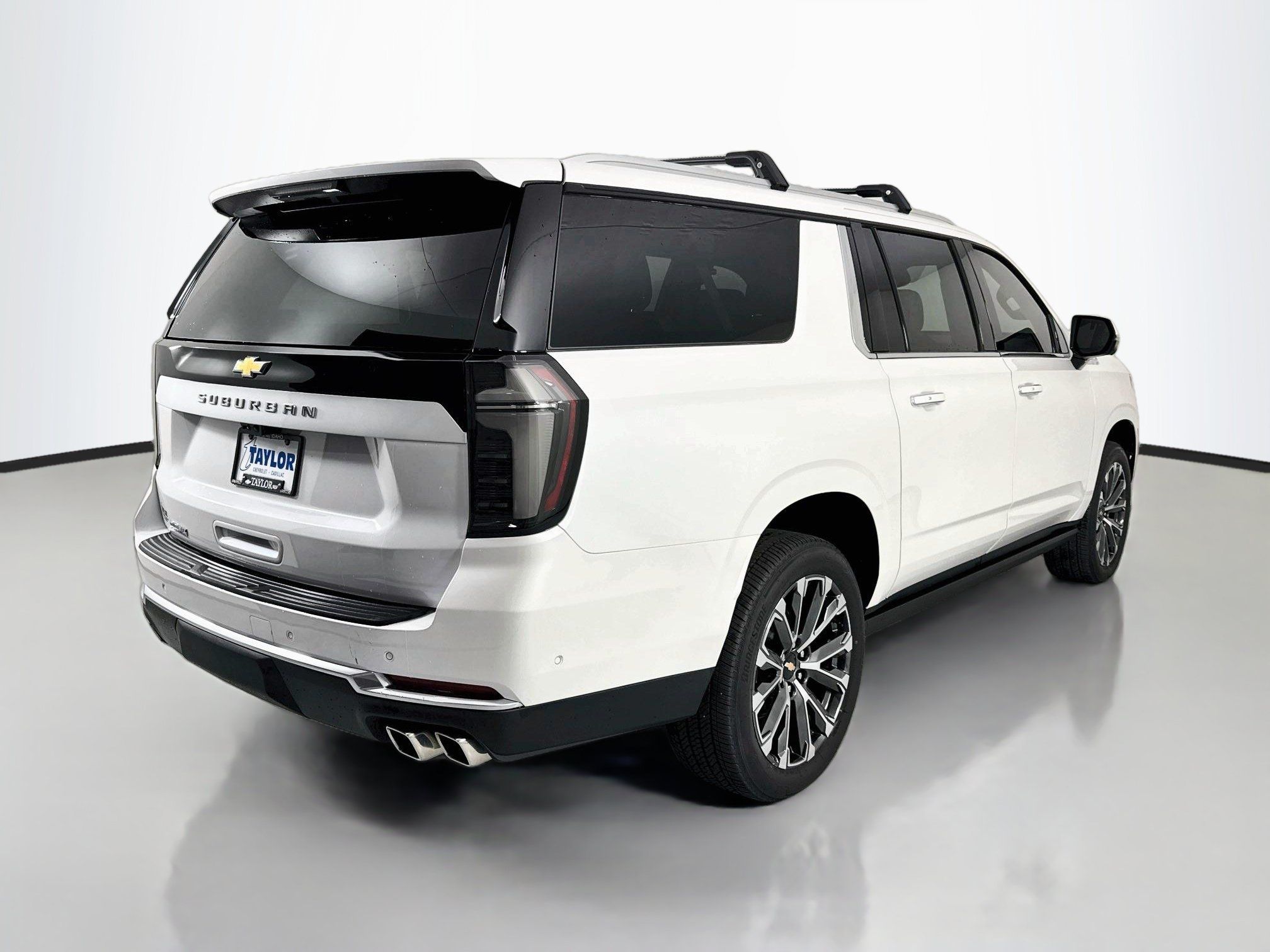 Used 2025 Chevrolet Suburban High Country AWD/4WD image 7