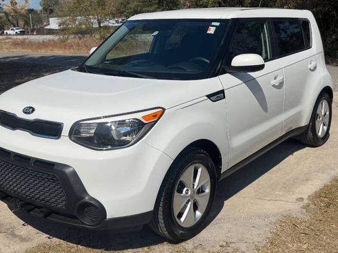 Used 2016 Kia Soul FWD image 2
