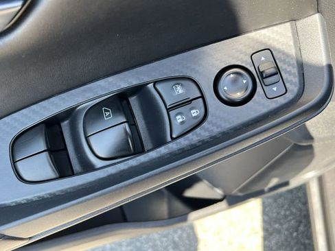Used 2025 Nissan Sentra SV FWD image 31