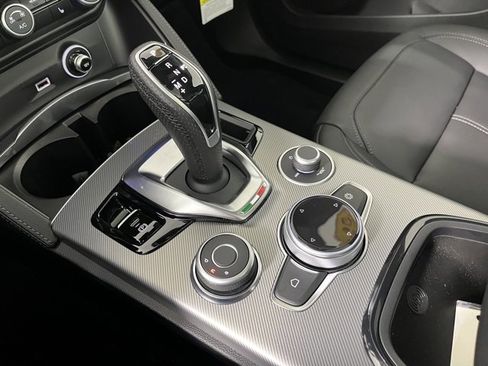 Used 2025 Alfa Romeo Stelvio Sprint w/ Convenience Package image 38