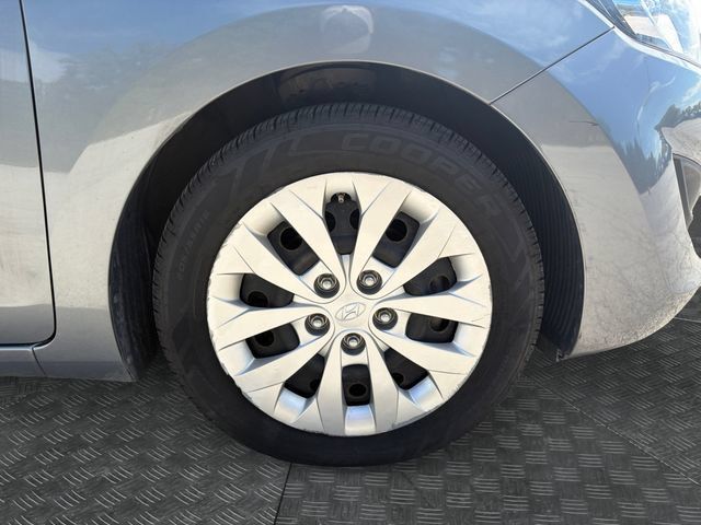 Used 2016 Hyundai Elantra GT FWD image 14