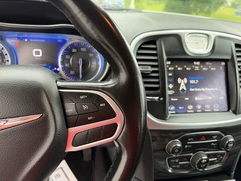 Used 2021 Chrysler 300 Touring L AWD/4WD image 17