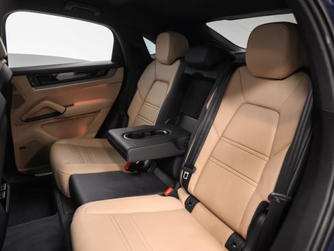Used 2025 Porsche Cayenne Coupe AWD/4WD image 44