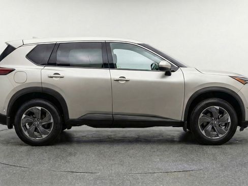 Used 2025 Nissan Rogue SV image 11