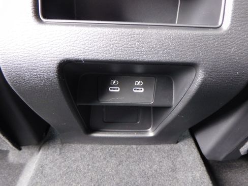 New 2026 Mitsubishi Outlander SE image 32