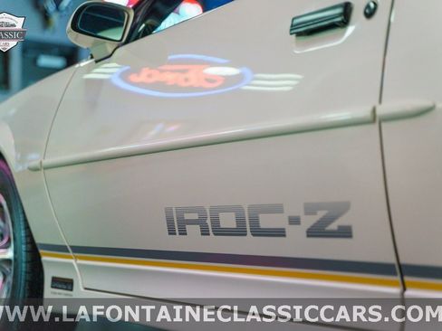 Used 1990 Chevrolet Camaro IROC-Z image 19