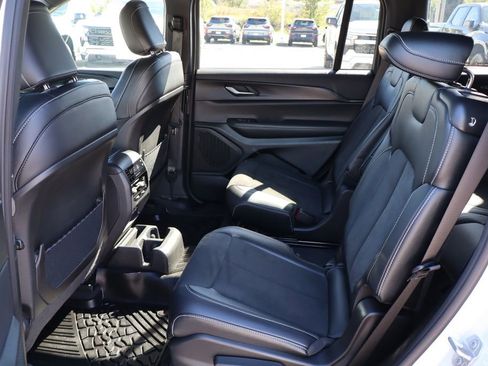 Used 2024 Jeep Grand Cherokee L Altitude image 38