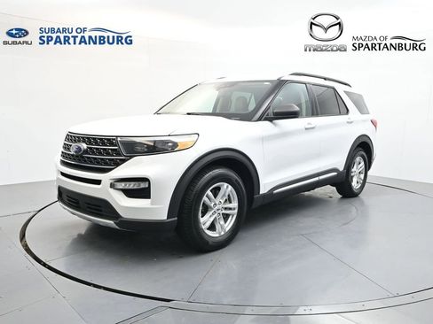 Used 2023 Ford Explorer XLT w/ Equipment Group 202A RWD image 3