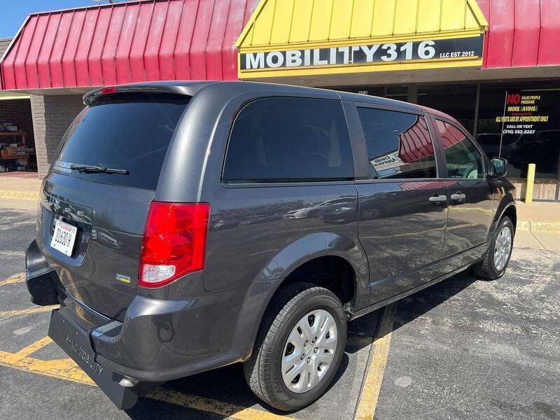 Used 2019 Dodge Grand Caravan SE w/ UConnect Hands-Free Group FWD image 10