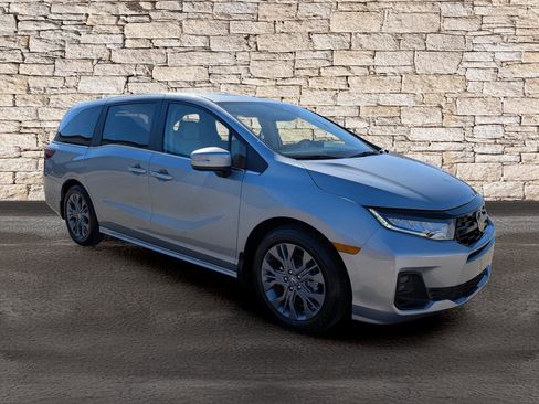 New 2026 Honda Odyssey Touring image 3