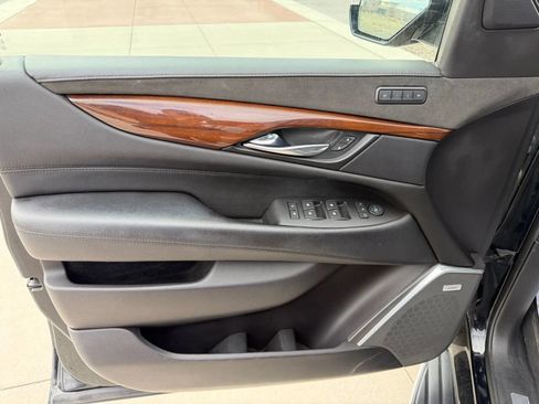 Used 2019 Cadillac Escalade ESV Premium Luxury image 20