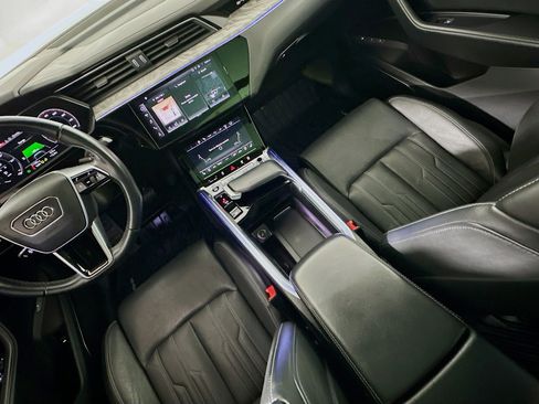 Used 2024 Audi Q8 e-tron Prestige w/ Prestige Package image 18