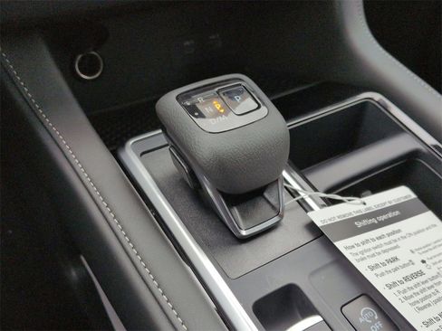 New 2025 Nissan Pathfinder SV image 11