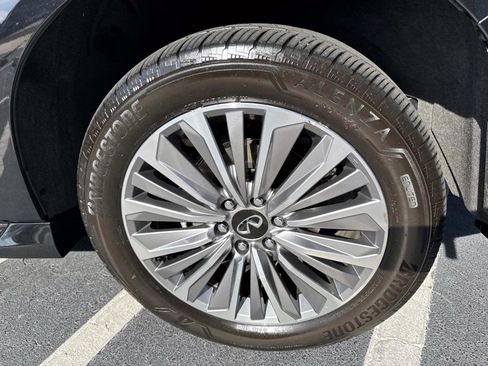 Certified 2025 INFINITI QX80 Sensory image 29