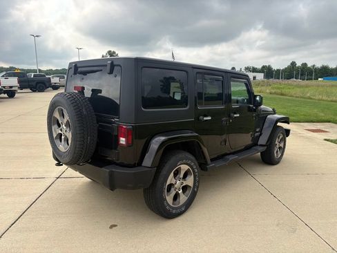 Used 2017 Jeep Wrangler Unlimited Sahara AWD/4WD image 6