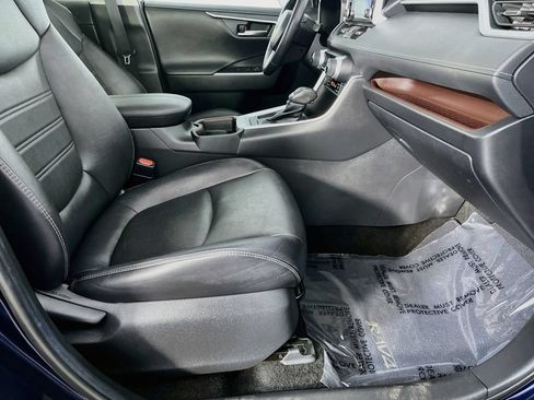 Used 2019 Toyota RAV4 Limited w/ Cold Weather Package FWD image 34