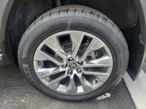 Used 2022 Toyota RAV4 XLE Premium image 29