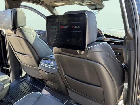 Used 2023 Cadillac Escalade Premium Luxury image 40