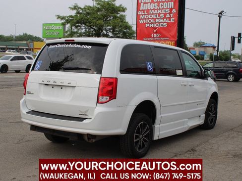 Used 2017 Dodge Grand Caravan SE image 6