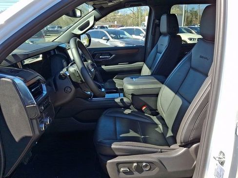 Used 2025 GMC Yukon XL Denali image 10