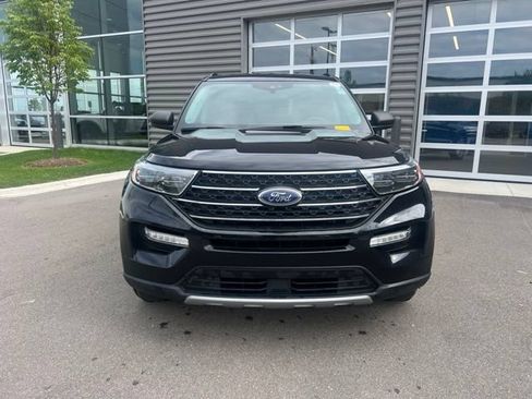 Used 2023 Ford Explorer XLT w/ Equipment Group 202A AWD/4WD image 2
