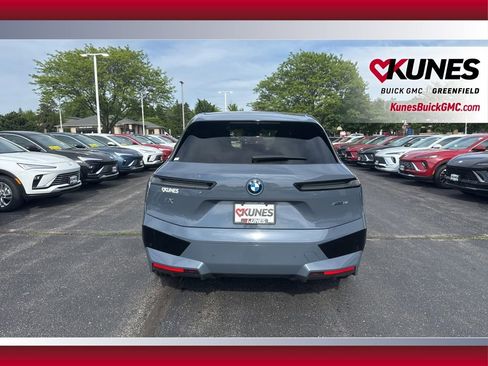 Used 2022 BMW iX xDrive50 w/ Premium Package AWD/4WD image 9