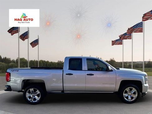 Used 2017 Chevrolet Silverado 1500 Custom w/ Custom Convenience Package image 4