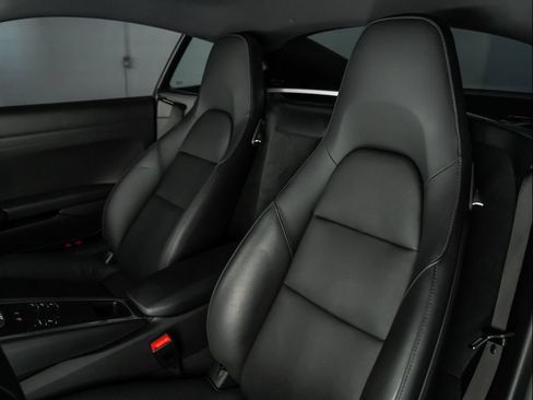 Used 2023 Porsche 718 Cayman RWD image 5