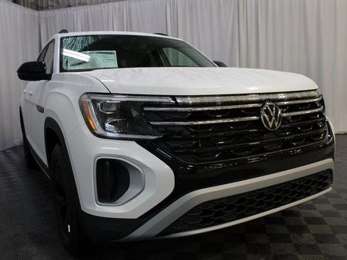 New 2026 Volkswagen Atlas Peak Edition image 32