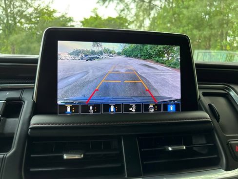 Used 2021 Chevrolet Suburban RST w/ Luxury Package RWD image 31
