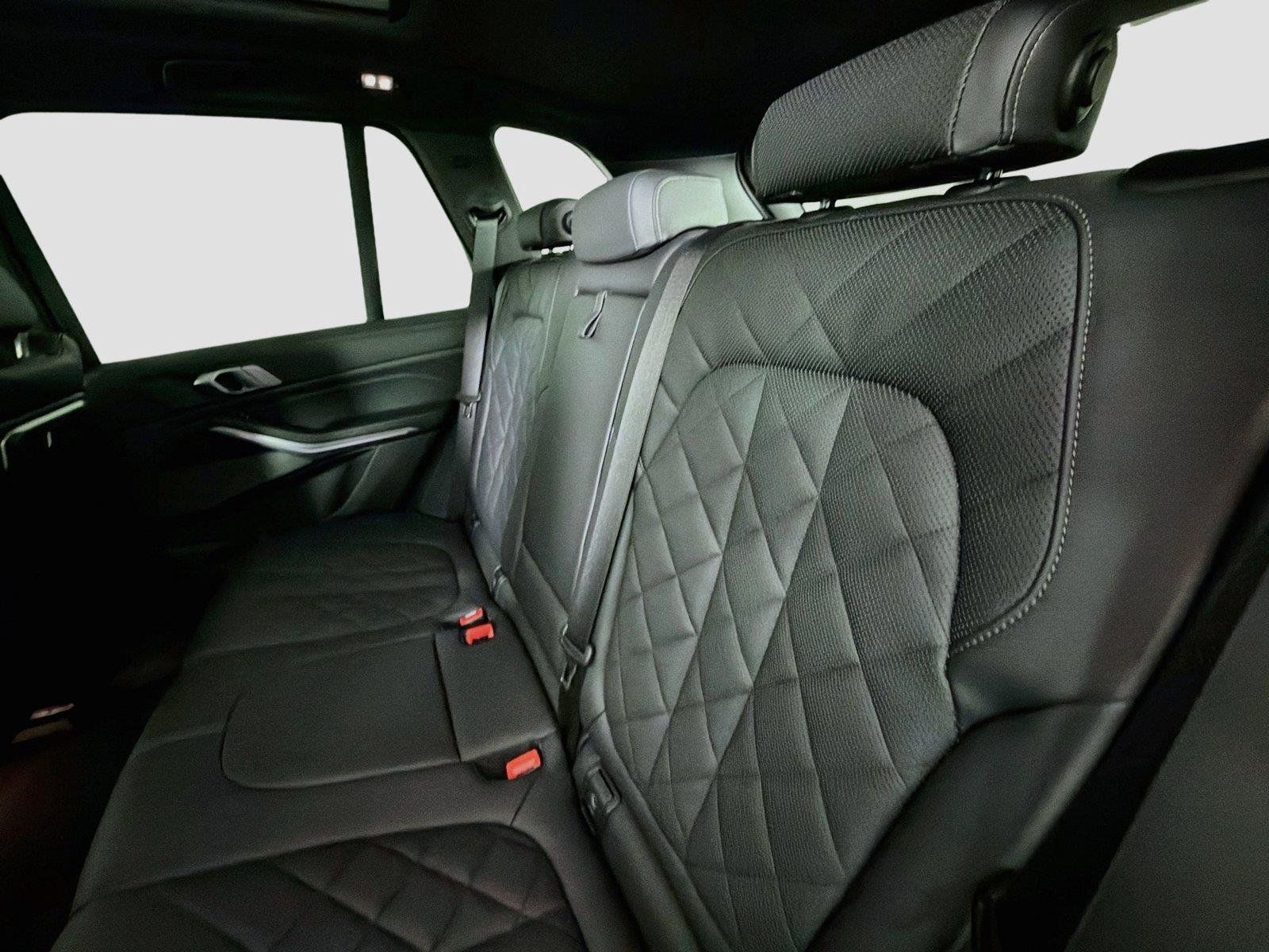 Used 2025 BMW X5 sDrive40i w/ M Sport Package RWD image 25