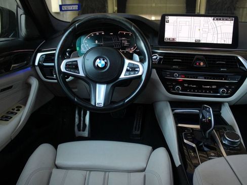 Used 2022 BMW 530i w/ M Sport Package RWD image 17
