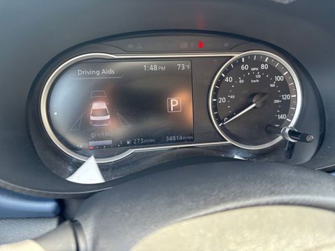 Used 2025 Nissan Versa SV FWD image 38