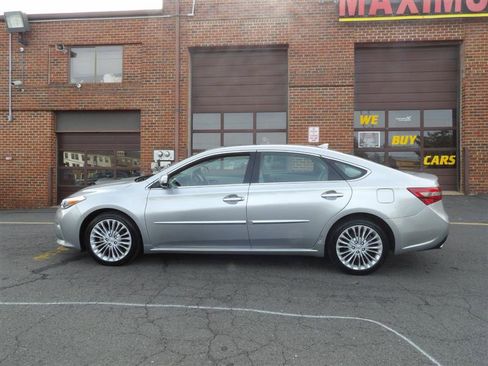 Used 2016 Toyota Avalon Limited image 2