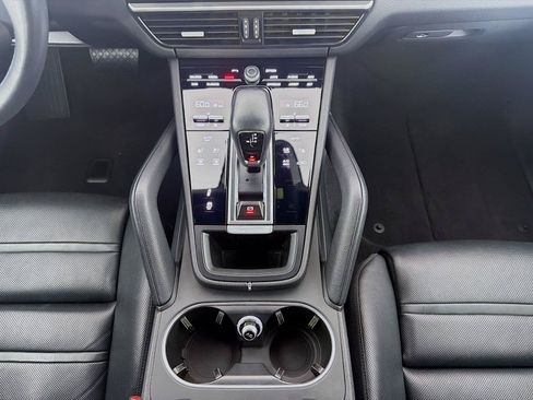 Certified 2023 Porsche Cayenne Coupe AWD/4WD image 19