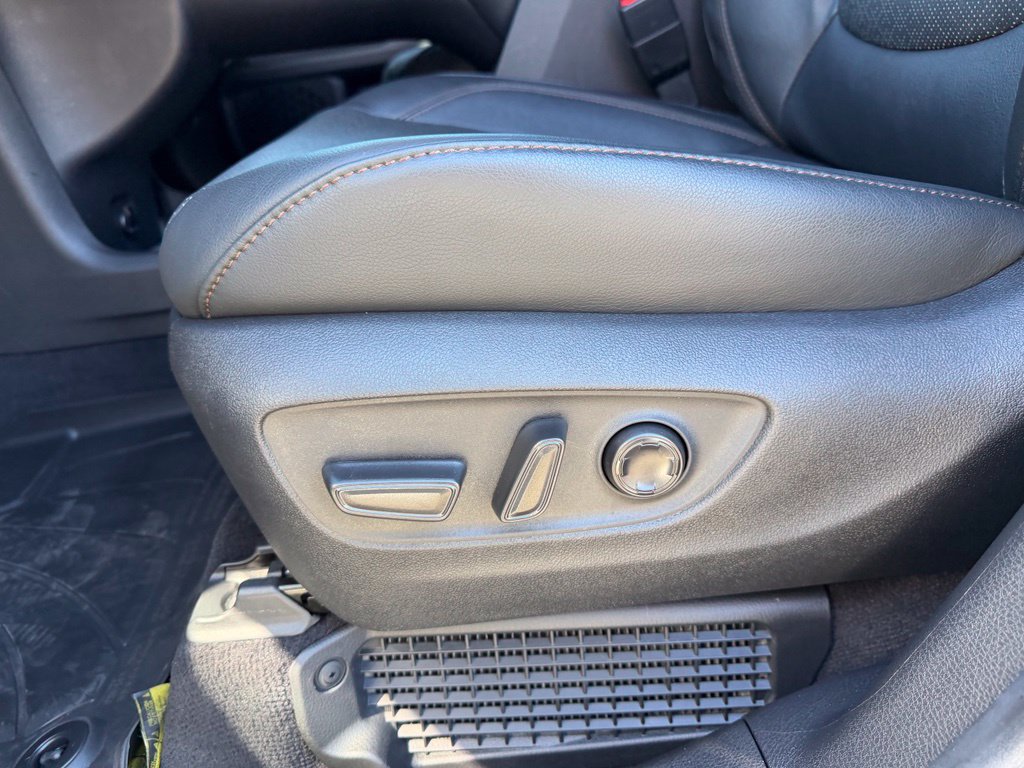 Used 2025 Toyota Sienna Platinum AWD/4WD image 15