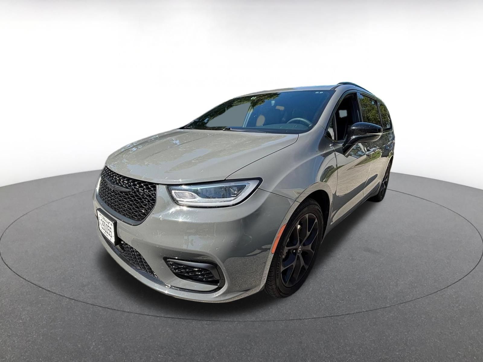 Used 2025 Chrysler Pacifica Limited FWD image 4