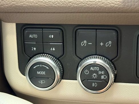 Used 2022 GMC Yukon Denali w/ Denali Ultimate Package AWD/4WD image 24